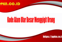 Kode Alam Ular Besar Menggigit Orang